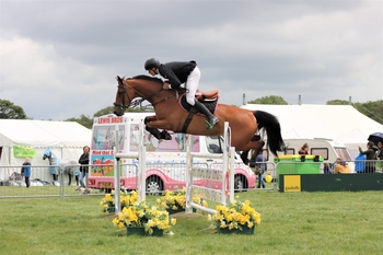 Carmen Edwards takes the top spot in the British Horse Feeds Speedi-Beet HOYS Grade C Qualifier at The Cheshire Horse Show Carmen Edwards takes the top spot in the British Horse Feeds Speedi-Beet HOYS Grade C Qualifier at The Cheshire Horse Show